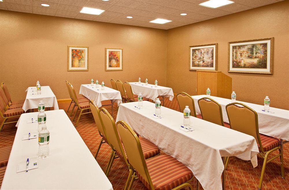 Holiday Inn Express & Suites Johnstown By Ihg Extérieur photo