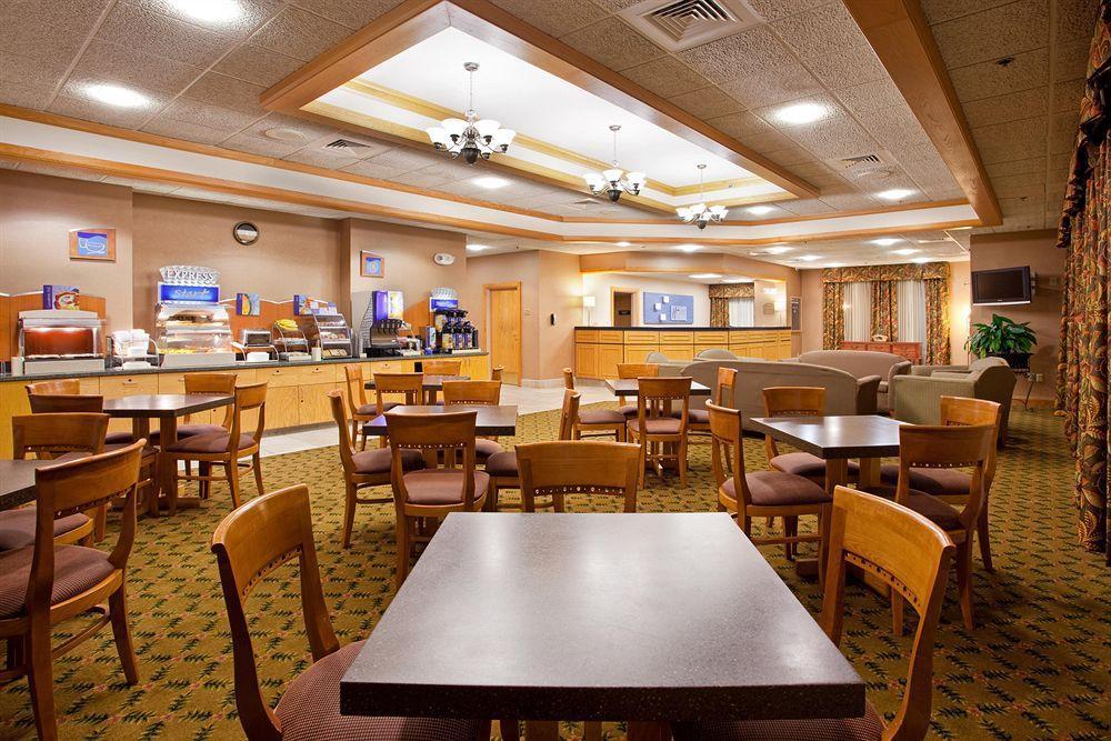 Holiday Inn Express & Suites Johnstown By Ihg Extérieur photo