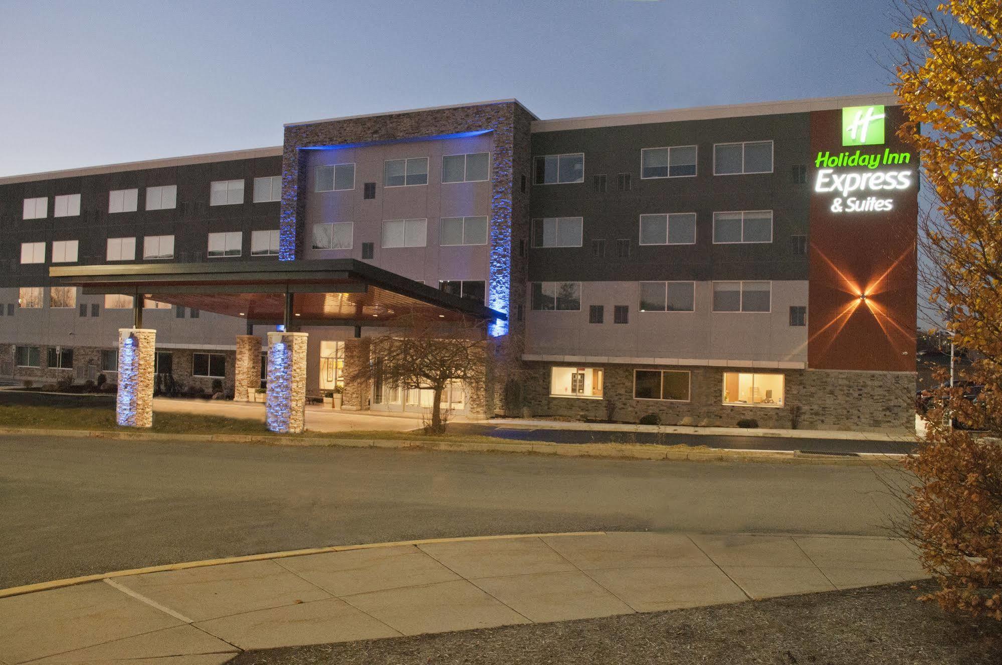 Holiday Inn Express & Suites Johnstown By Ihg Extérieur photo