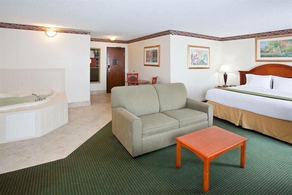 Holiday Inn Express & Suites Johnstown By Ihg Extérieur photo