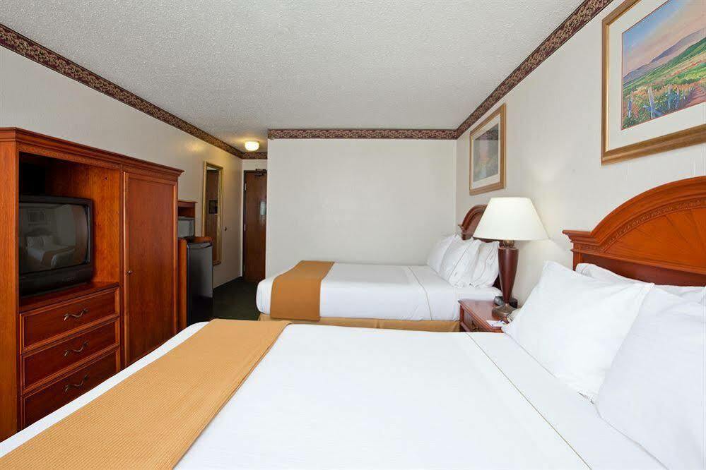Holiday Inn Express & Suites Johnstown By Ihg Extérieur photo