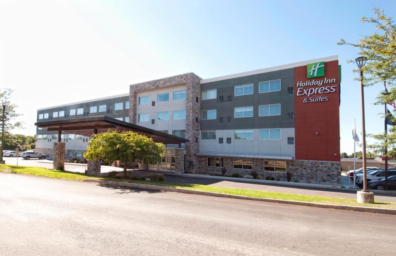 Holiday Inn Express & Suites Johnstown By Ihg Extérieur photo